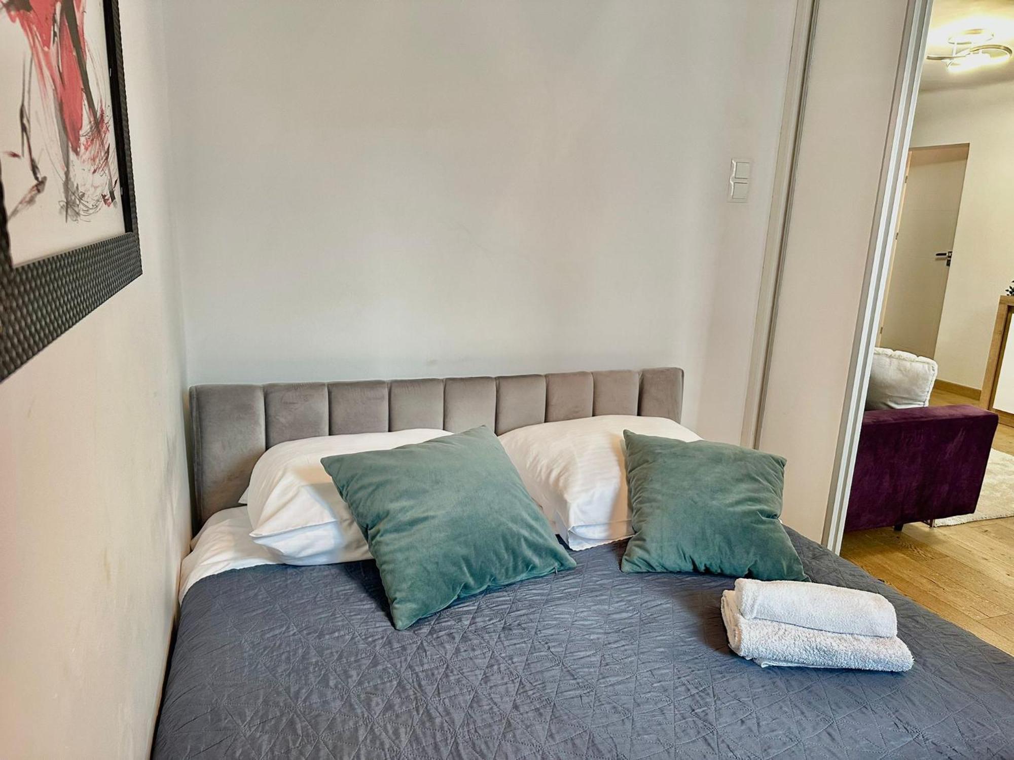 Chmielna 106 - Free Parking - Duzy Balkon Daire Varşova Dış mekan fotoğraf