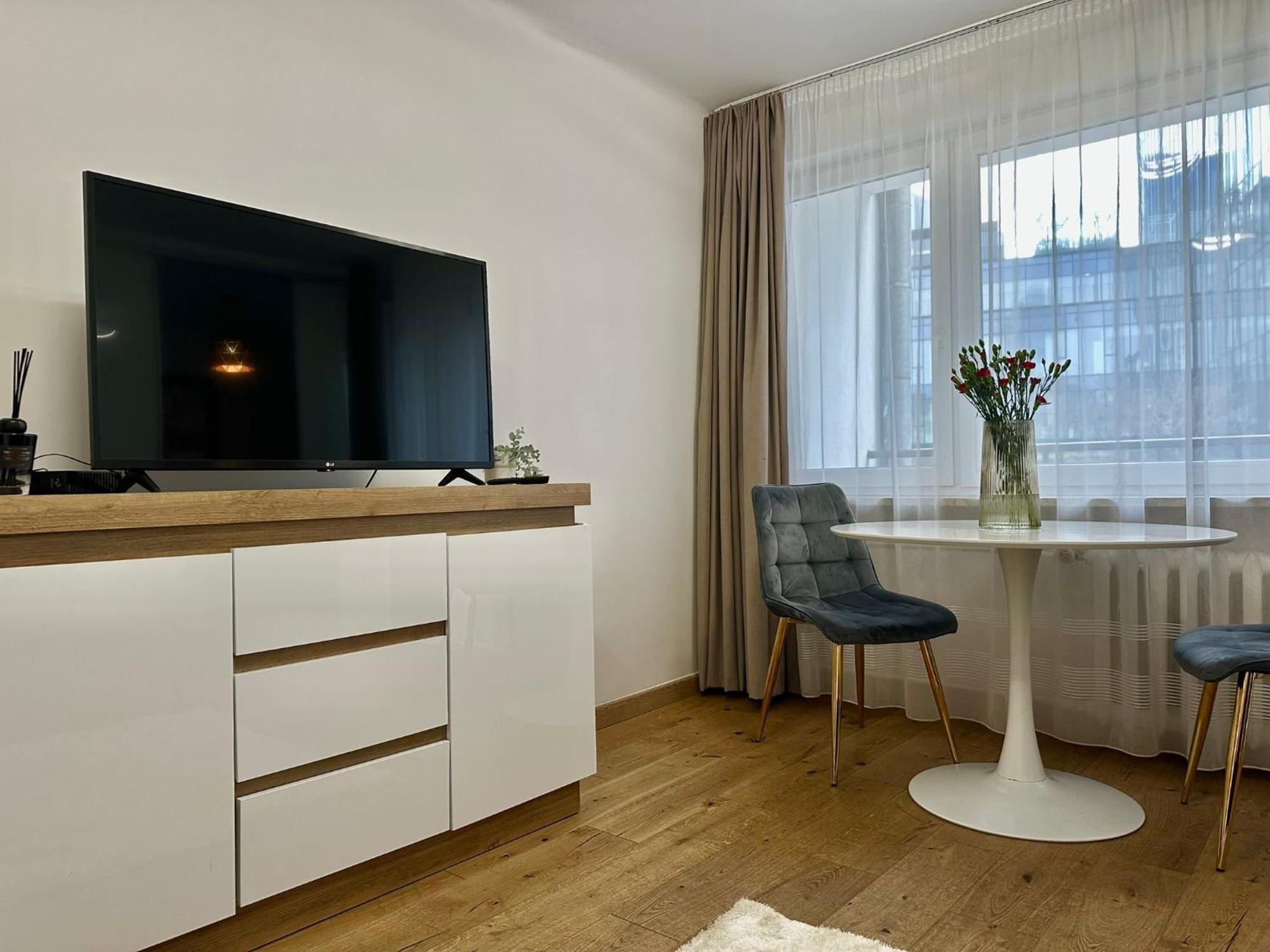 Chmielna 106 - Free Parking - Duzy Balkon Daire Varşova Dış mekan fotoğraf