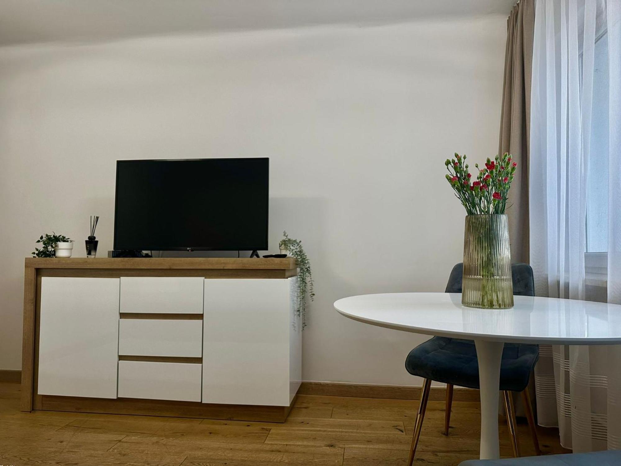 Chmielna 106 - Free Parking - Duzy Balkon Daire Varşova Dış mekan fotoğraf